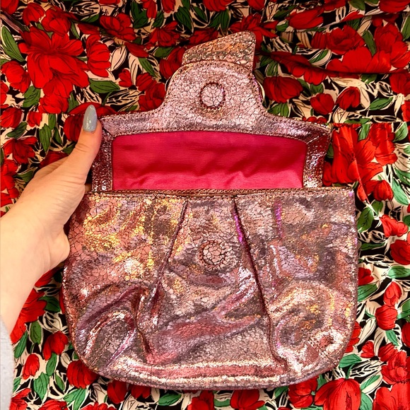 VTG Y2K Juicy Couture Crushed Metallic Pink Slouchy Flap Clutch w/ Gold Buckle - Picture 9 of 12